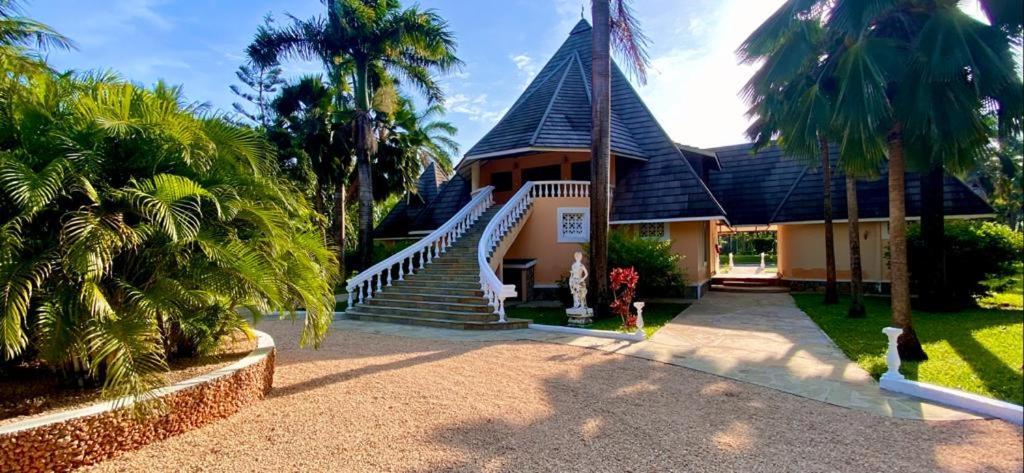 Sunset Villa Boutique Resort Diani Beach Exterior photo