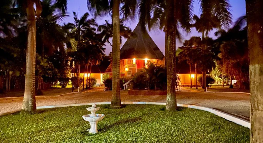 Sunset Villa Boutique Resort Diani Beach Exterior photo