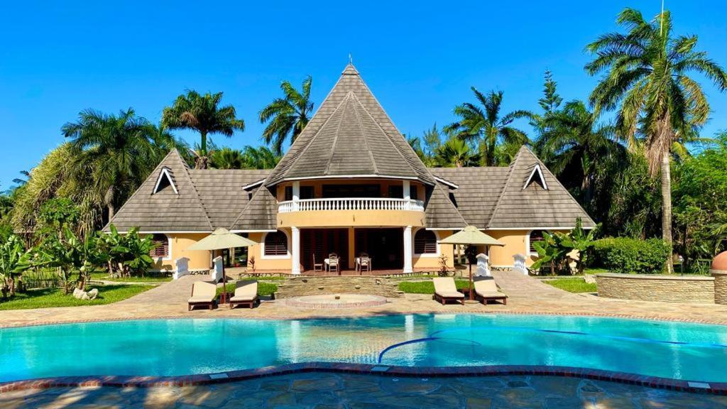 Sunset Villa Boutique Resort Diani Beach Exterior photo