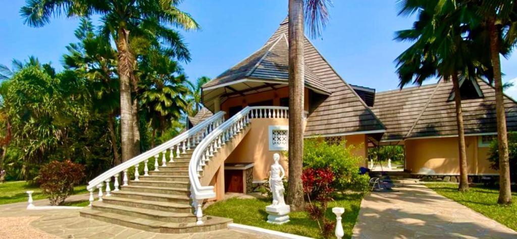 Sunset Villa Boutique Resort Diani Beach Exterior photo